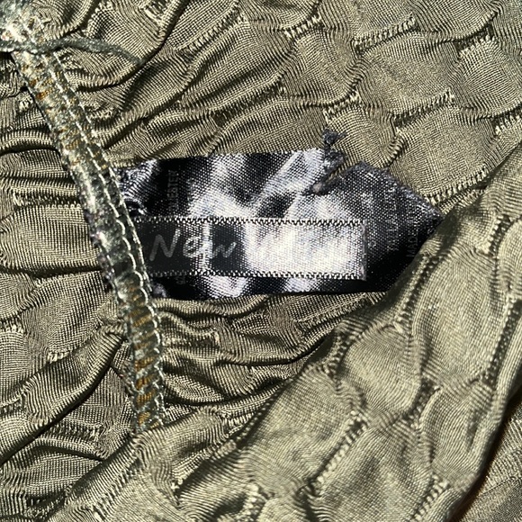 TikTok famous leggings. Size L/Xl - Picture 2 of 2